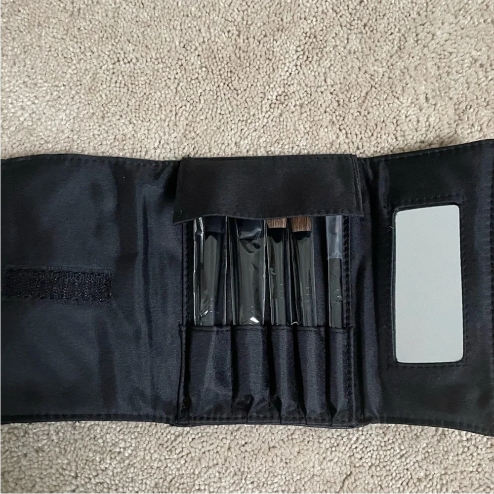 New 5 PCS Makeup Brushes And Case Travel Set